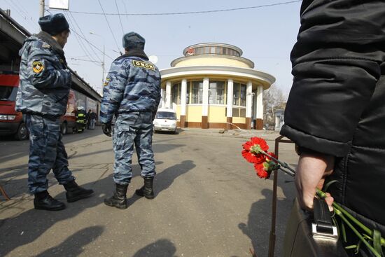 People bring flowers to Moscow's Park Kultury metro station