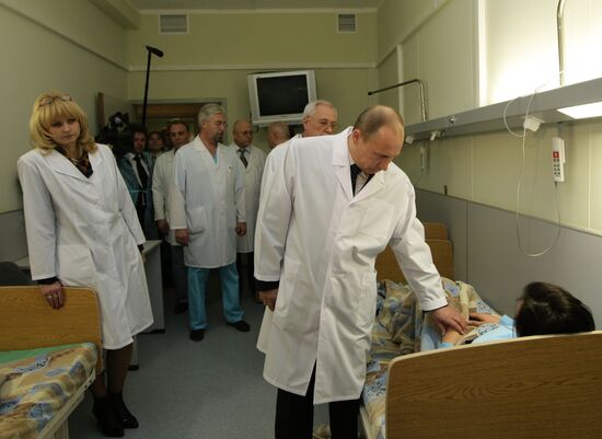 Vladimir Putin visits injured in hospital