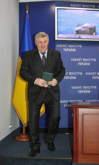 Ukrainian Defense Minister Mikhail Yezhel at news conference