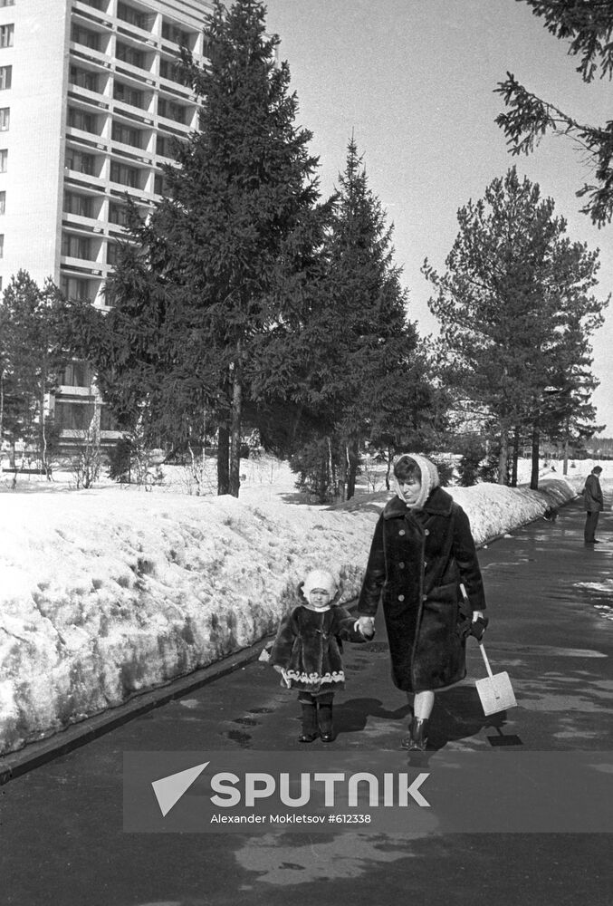 Valentina Tereshkova with her daughter Lena