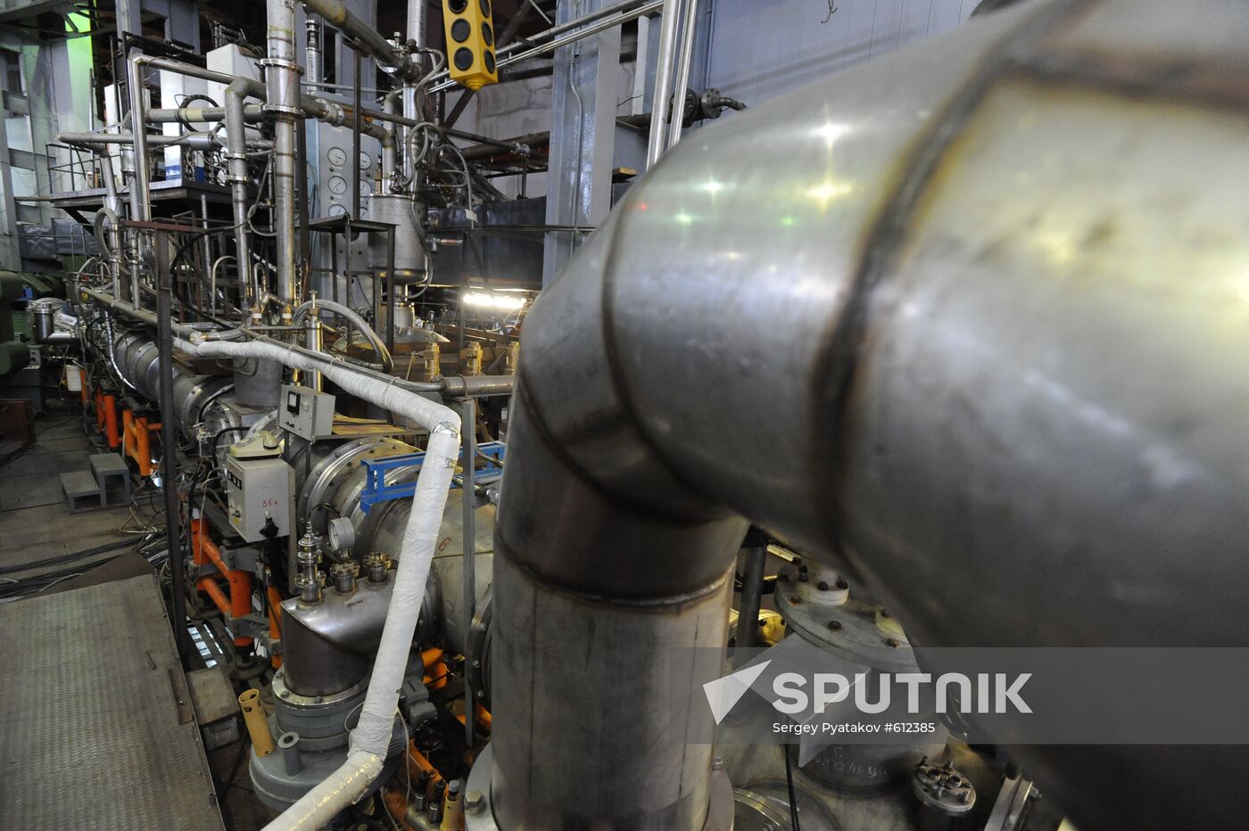 Elements of superconductive nuclear and heavy ion accelerator