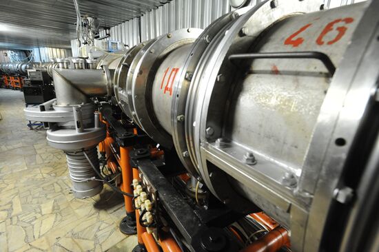 Elements of superconductive nuclear and heavy ion accelerator