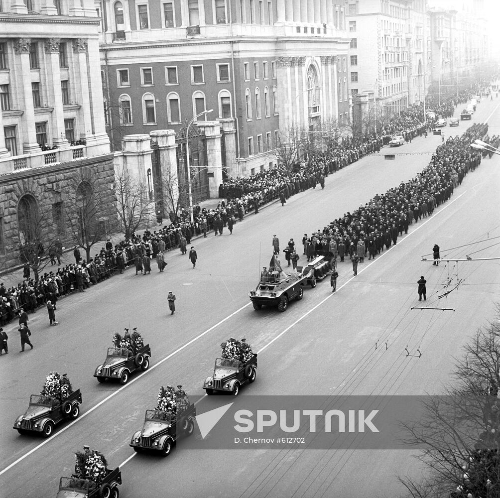 Funeral cortege crossing Sovetskaya Square