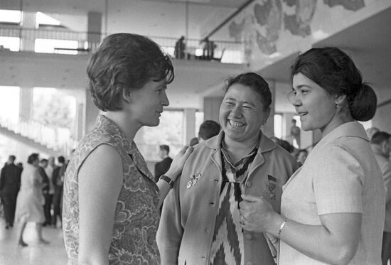Valentina Tereshkova, Tursunoi Akhunova, Rano Abdullayeva