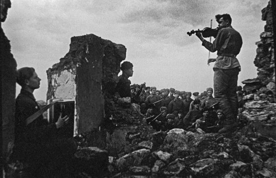 Concert for Soviet soldiers
