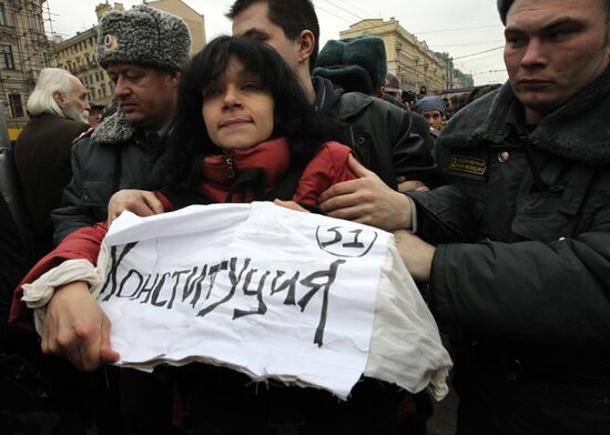 Constitutional rights supporters stage unauthorized rally
