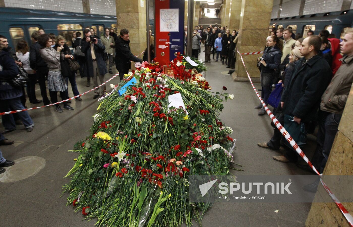 Comemmorating of victims of blast at Park Kultury metro station