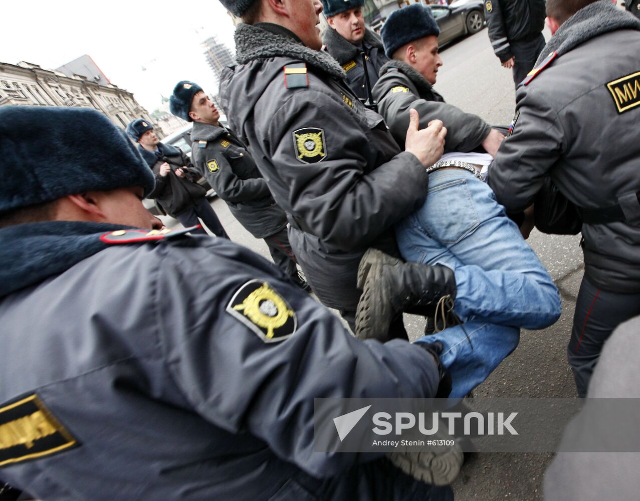 Constitutional rights supporters stage unauthorized rally