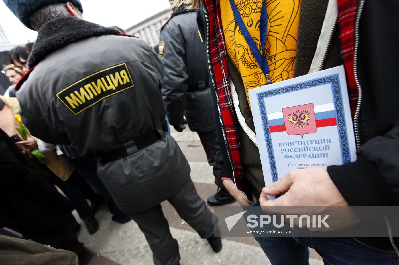 Constitutional rights supporters stage unauthorized rally