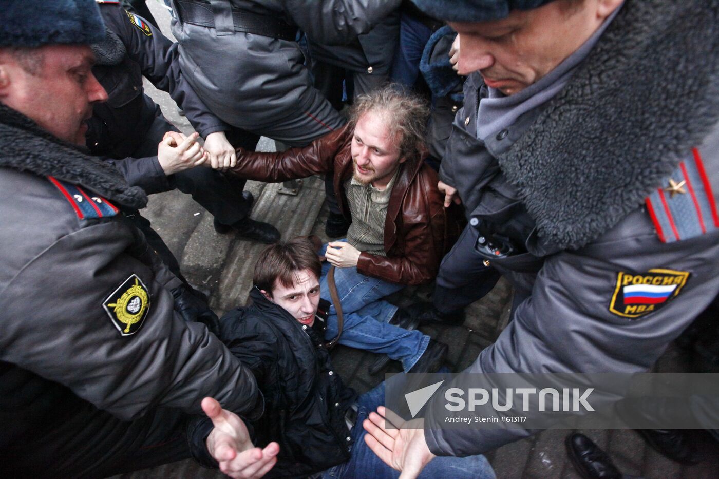 Constitutional rights supporters stage unauthorized rally