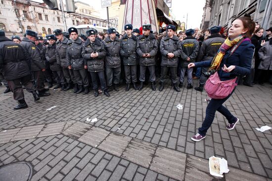 Police cordon off Moscow's Triumfalnaya Square