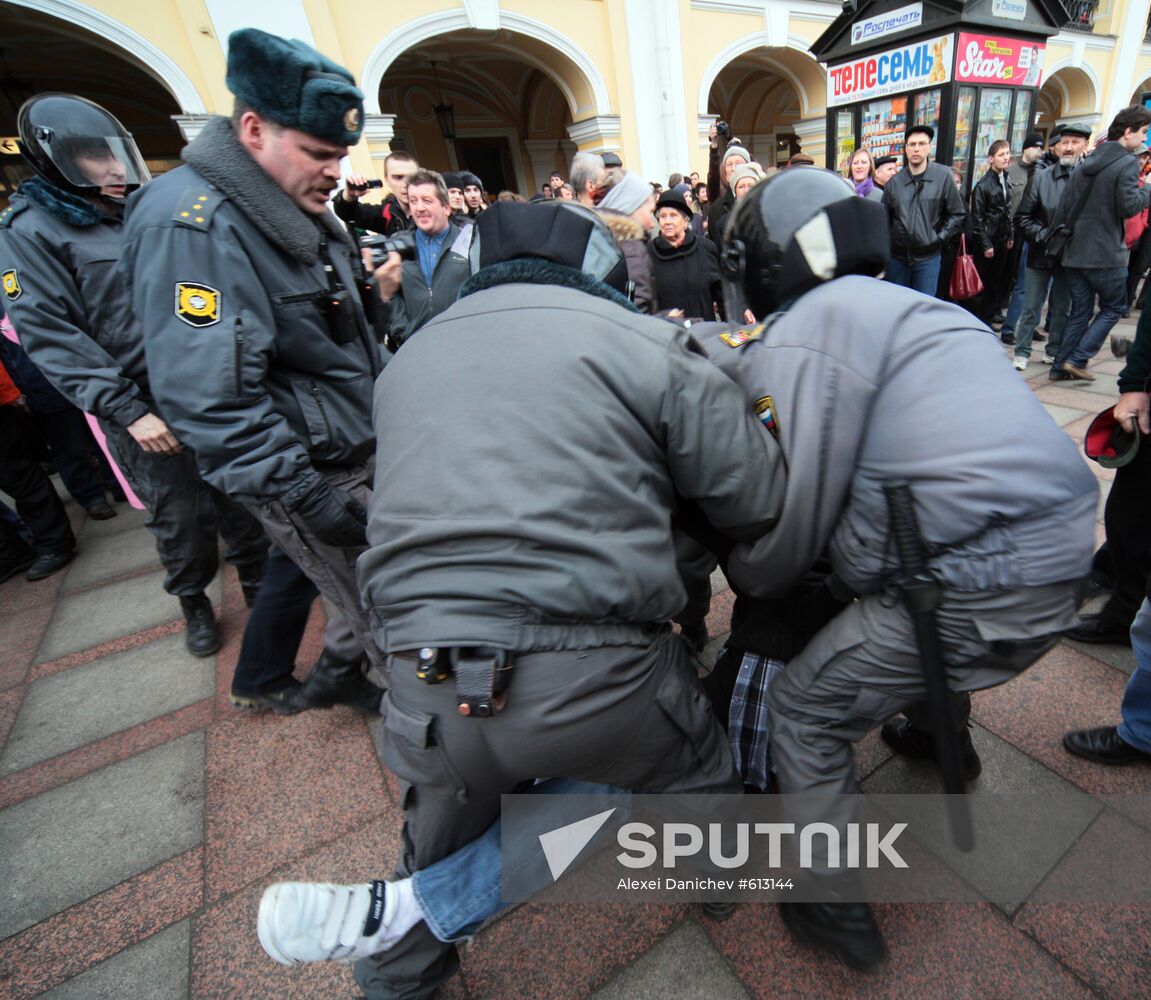 Unauthorized rally participants apprehended in St Petersburg