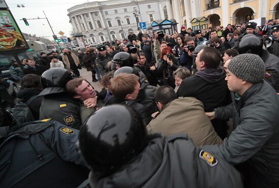 Unauthorized rally participants apprehended in St Petersburg