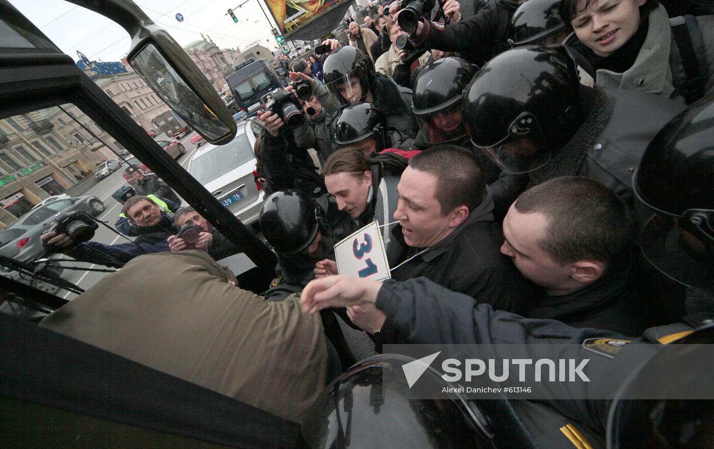 Unauthorized rally participants apprehended in St Petersburg