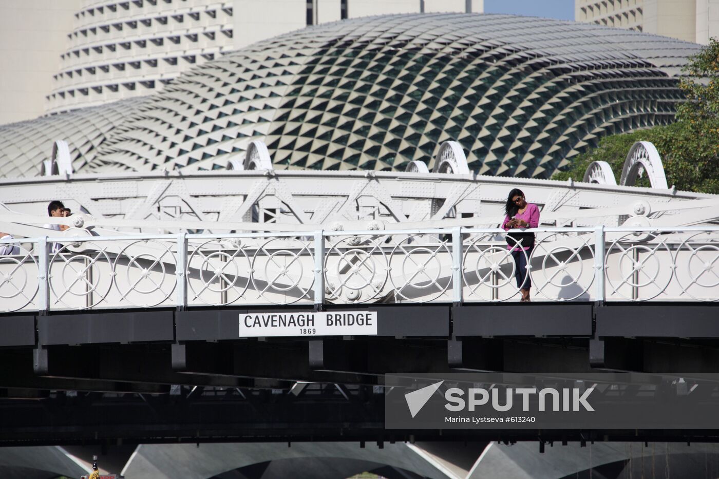Cavenagh bridge and theatre "Esplanade"