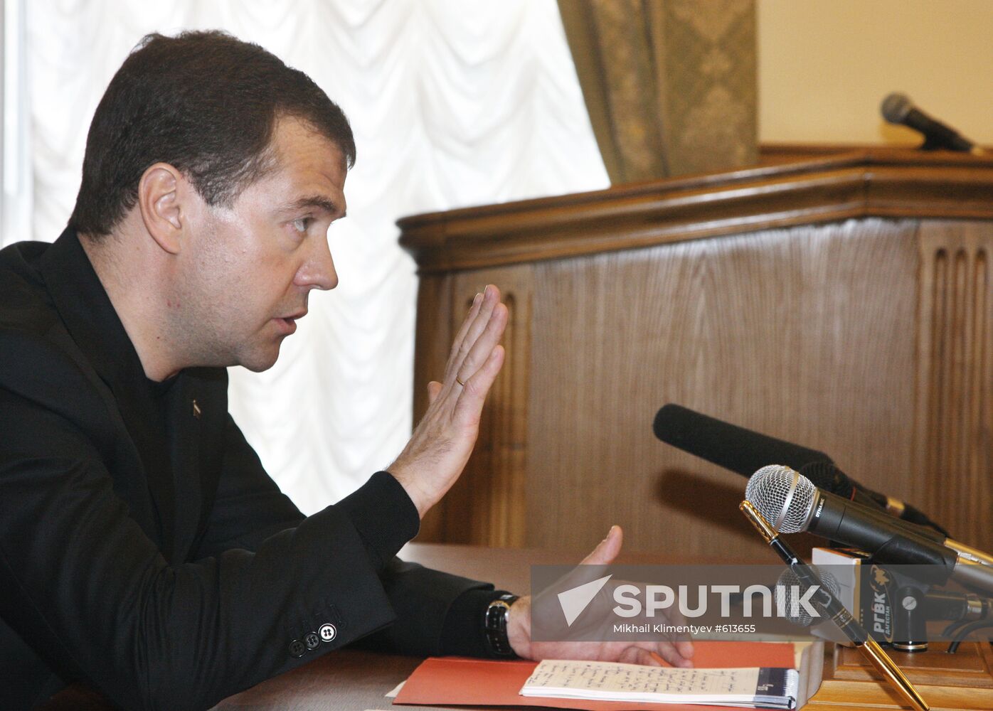 Dmitry Medvedev holds meeting in Makhachkala