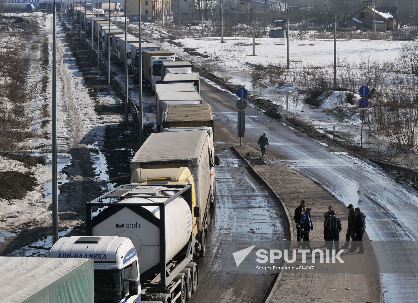 Commercial trucks form many-kilometer-long jam in Shushary