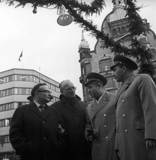 Cosmonauts Pavel Belyayev and Alexey Leonov talking with Danish artist Herluf Bidstrup