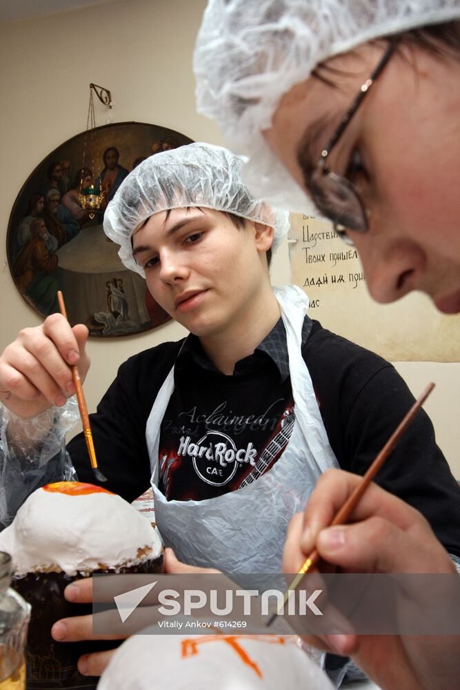 Baking Easter cakes at orthodox gymnaisum in Vladivostok
