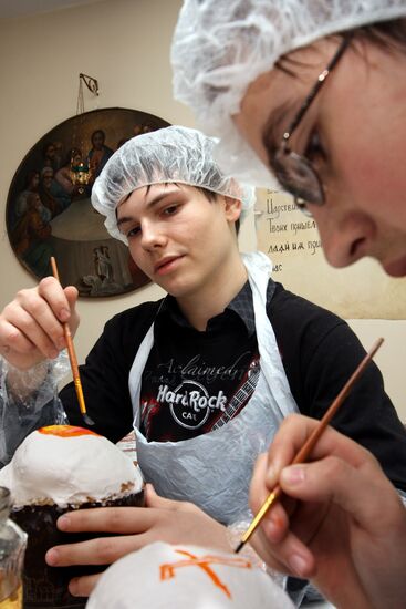 Baking Easter cakes at orthodox gymnaisum in Vladivostok