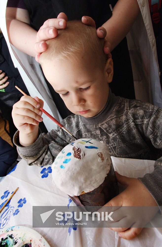 Baking Easter cakes at orthodox gymnaisum in Vladivostok