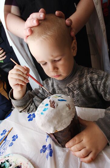 Baking Easter cakes at orthodox gymnaisum in Vladivostok