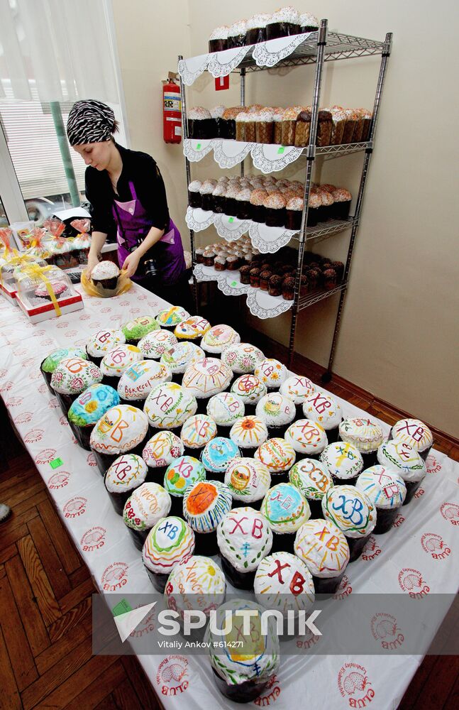 Baking Easter cakes at orthodox gymnaisum in Vladivostok