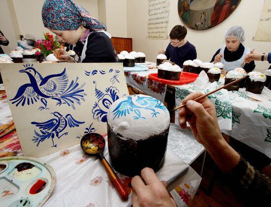 Baking Easter cakes at orthodox gymnaisum in Vladivostok