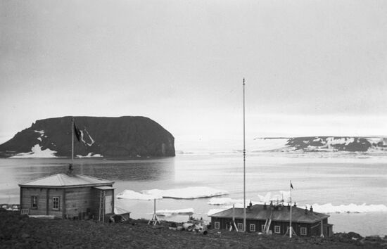 Arctic expedition on the icebreaker ship "Malygin"