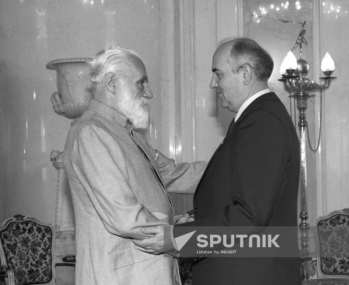 Svyatoslav Rerikh and Mikhail Gorbachev