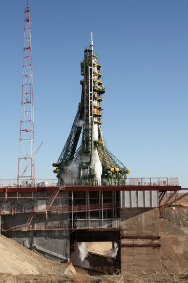 Soyuz TMA-18 launched