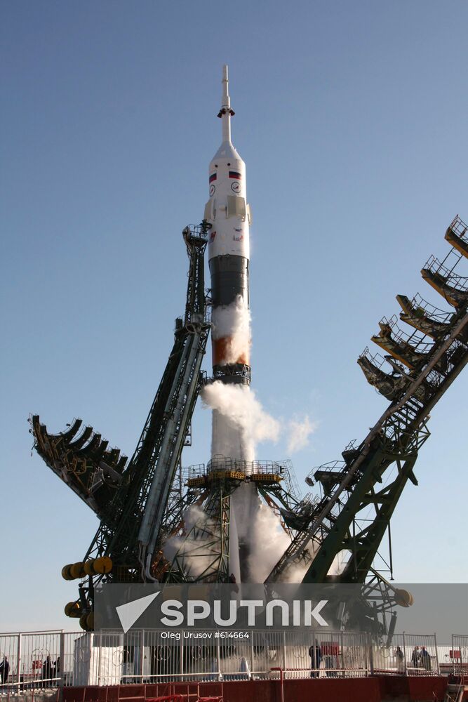 Soyuz TMA-18 launched