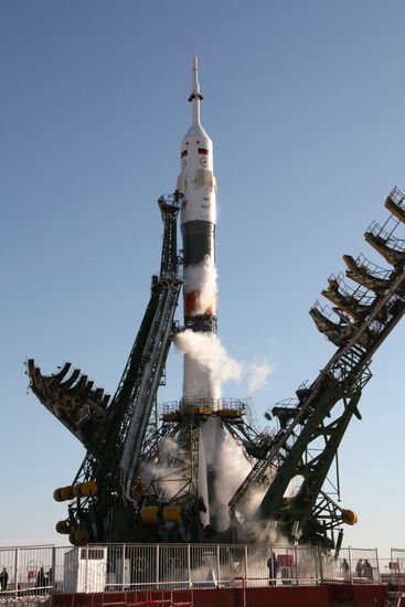 Soyuz TMA-18 launched