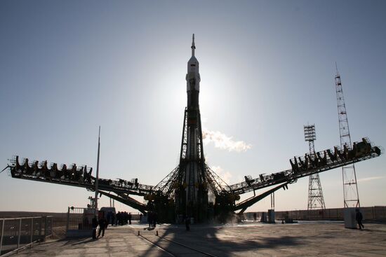 Soyuz TMA-18 launched