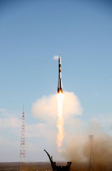 Soyuz TMA-18 launched