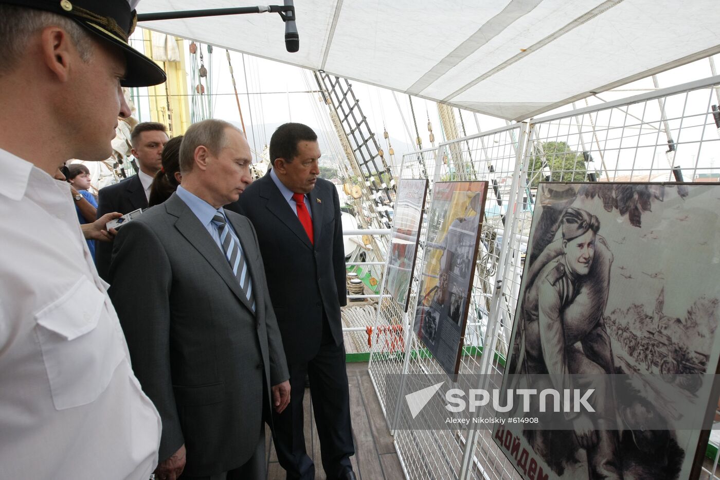 Putin, Chavez aboard "Kruzenshtern" bark