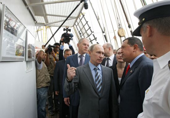 Putin, Chavez aboard "Kruzenshtern" bark