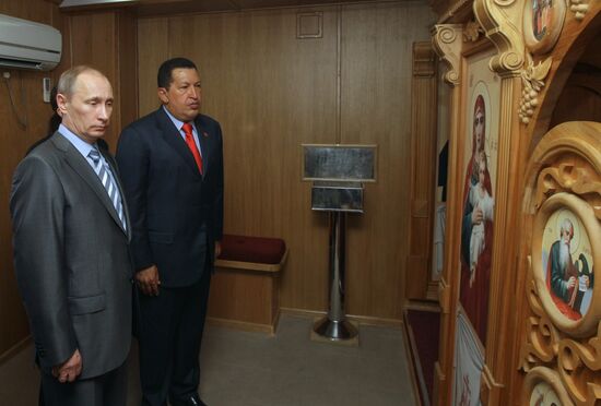 Putin, Chavez aboard "Kruzenshtern" bark