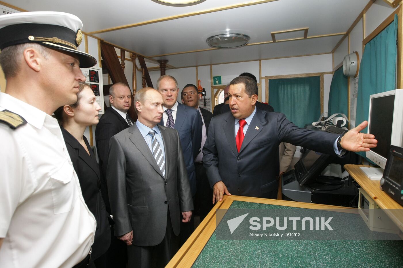 Putin, Chavez aboard "Kruzenshtern" bark