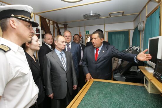Putin, Chavez aboard "Kruzenshtern" bark
