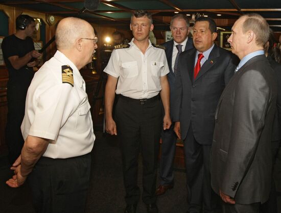 Putin, Chavez aboard "Kruzenshtern" bark