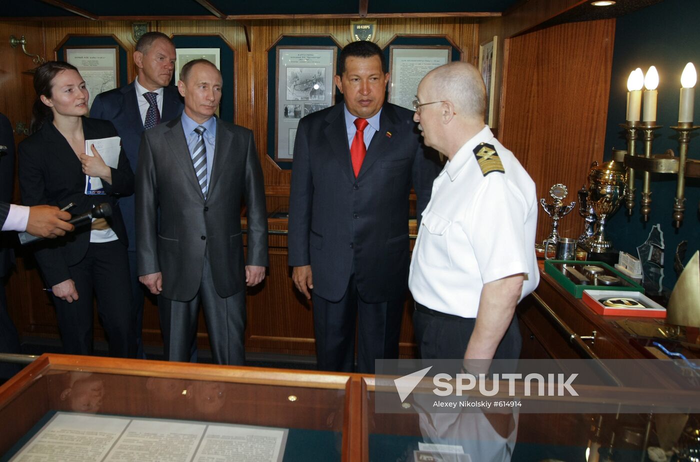 Putin, Chavez aboard "Kruzenshtern" bark