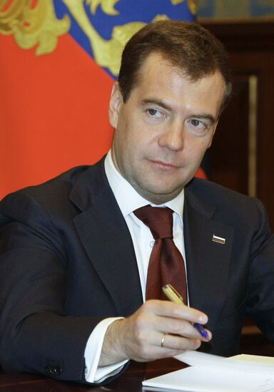 President Medvedev meets Duma factions leaders