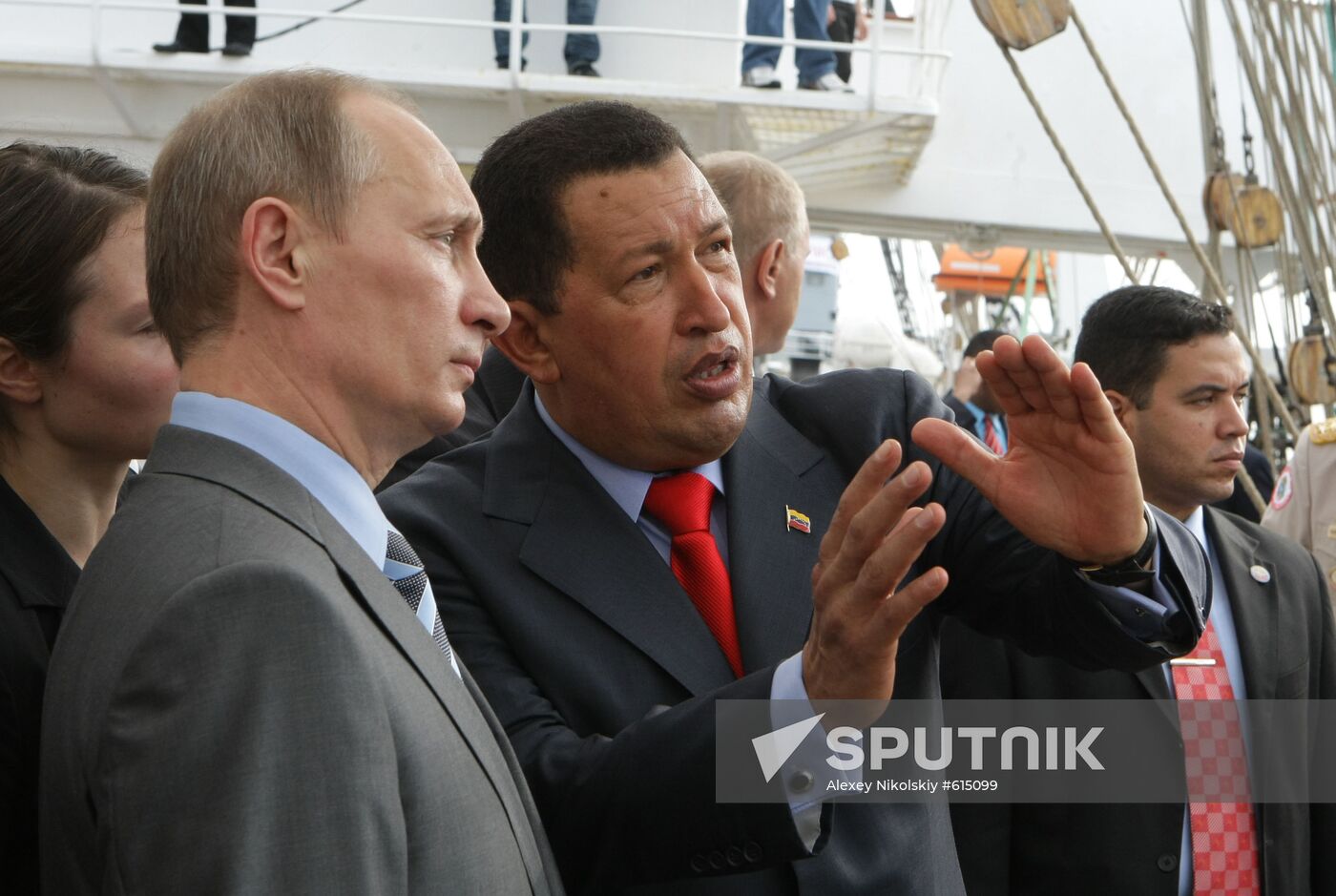 Putin, Chavez aboard "Kruzenshtern" bark