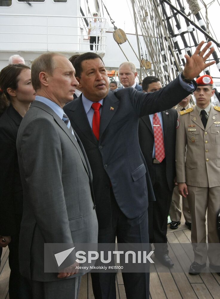 Putin, Chavez aboard "Kruzenshtern" barque
