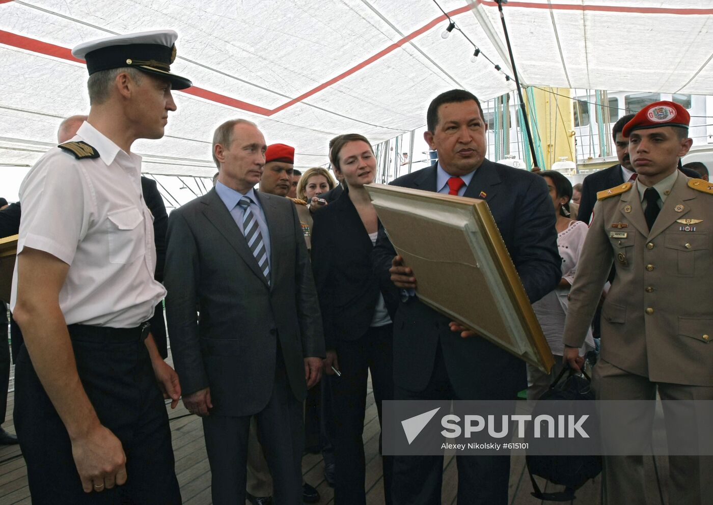 Putin, Chavez aboard "Kruzenshtern" bark
