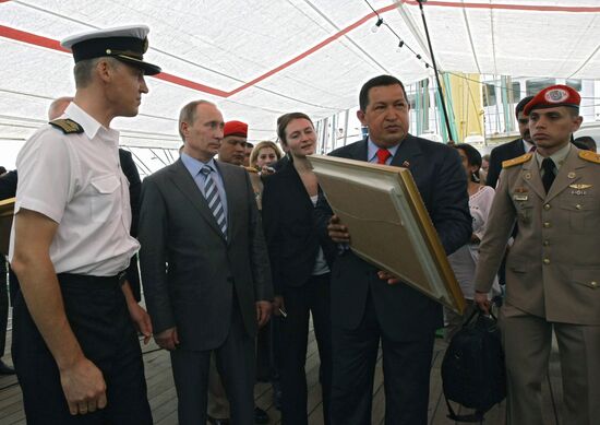 Putin, Chavez aboard "Kruzenshtern" bark