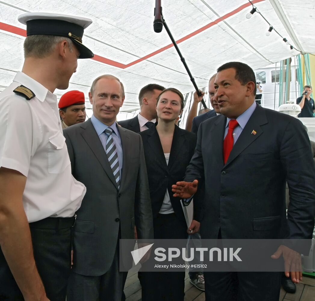 Putin, Chavez aboard "Kruzenshtern" bark