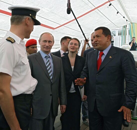 Putin, Chavez aboard "Kruzenshtern" bark