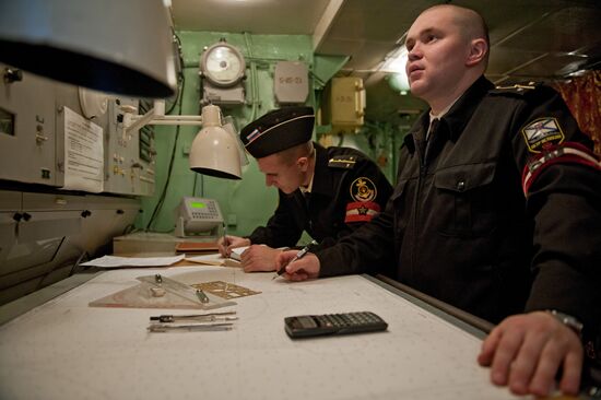 Pyotr Veliky missile cruiser crew routine